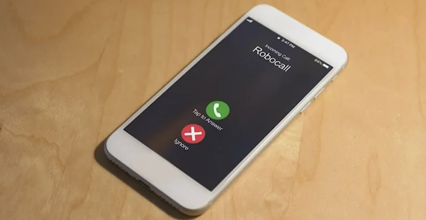 Smartphone displaying an incoming robocall with options to answer or ignore